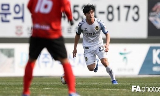 Công Phượng vào sân ở nửa cuối hiệp 2 nhưng cũng không thể giúp đội bóng của anh tránh được một trận thua đậm 1-3 trước đội bét bảng Suwon Bluewings. 