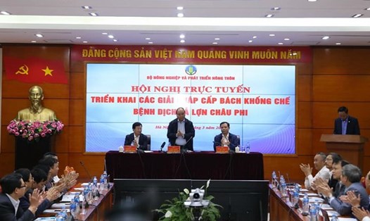 Thủ tướng Nguyễn Xuân Phúc đồng ý nâng mức hỗ trợ đối với lợn bị tiêu hủy do dịch tả lợn châu Phi. Ảnh: Kh.L
