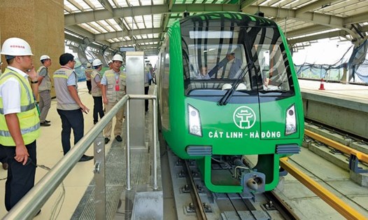 Tuyến đường sắt đô thị Cát Linh - Hà Đông dự kiến khai thác thương mại vào tháng 4.2019. Ảnh: PV