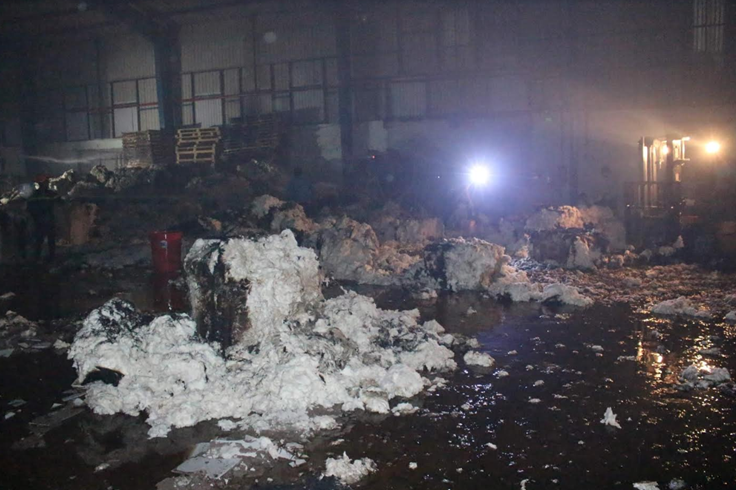 Nhà máy sản xuất sợi ở Bình Dương bốc cháy trong đêm