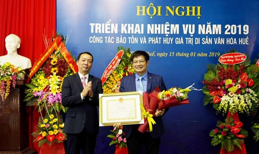 Ông Phan Thanh Hải (phải) - Giám đốc Trung tâm Bảo tồn Di tích Cố đô Huế được điều động, bổ nhiệm làm Giám đốc Sở Văn hóa và Thể thao. Ảnh: Di sản Huế.