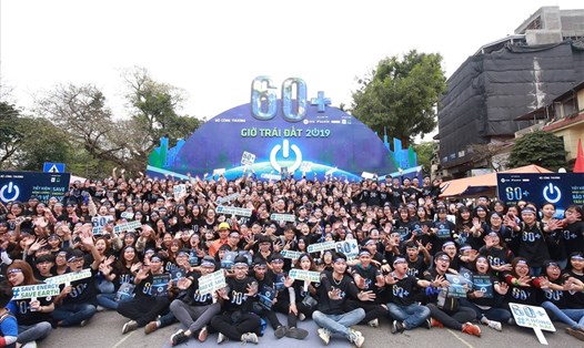 Chiến dịch Giờ Trái đất 2019 diễn ra tại Quảng trường Cách mạng Tháng Tám, Hà Nội thu hút hàng ngàn tình nguyện viên tham gia. 