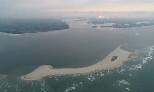 Từ năm 2017, đảo cát đã bắt đầu xuất hiện ở vùng biển Hội An.