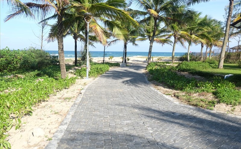 Lối đi bộ xuống biển tại khu vực khách sạn Furama và quần thể du lịch Ariyana sẽ được mở rộng từ 3m lên 5m.