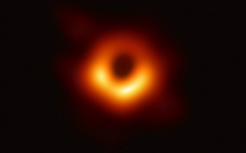 Bức ảnh hố đen sẽ tiết lộ cho bạn 4 điều kỳ diệu về sự phức tạp của vũ trụ và quyền năng của hố đen. Hãy sẵn sàng cho một hành trình bí ẩn và thú vị trong không gian vô hạn.