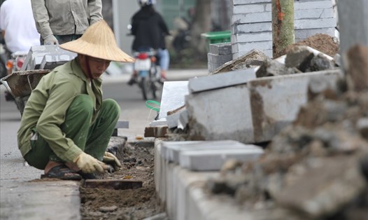 Hà Nội yêu cầu các quận thực hiện nghiêm túc, kiểm soát chặt chẽ về việc lát đá vỉa hè. Ảnh Trần Vương