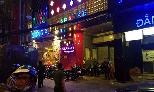 Cảnh sát khám xét karaoke Phúc XO vào đêm 11.4