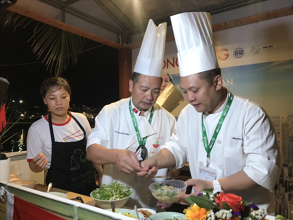 10 đầu bếp đến nổi tiếng của các nước tham gia liên hoan ẩm thực quốc tế Hội An. 