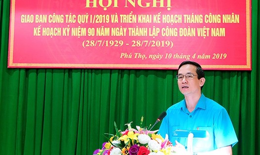 Đồng chí Nguyễn Hải – Chủ tịch LĐLĐ tỉnh Phú Thọ phát biểu tại Hội nghị. 