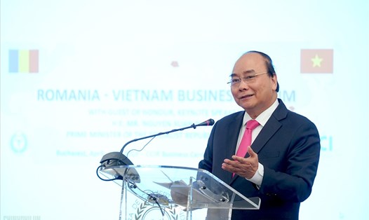 Thủ tướng Nguyễn Xuân Phúc dự và phát biểu tại Diễn đàn Doanh nghiệp Romania-Việt Nam. Ảnh: VGP.