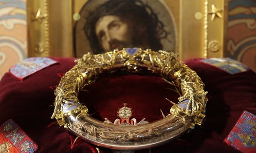 Vương miện gai, một trong những bảo vật tại Nhà thờ Đức Bà Paris. Ảnh: Reuters. 