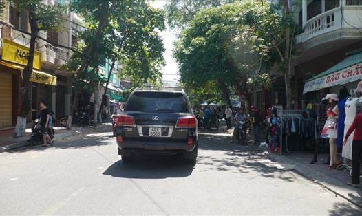 Công an tỉnh Bình Định đã ra lệnh cấm xuất cảnh đối với người điều khiển xe Lexus biển số 6666.