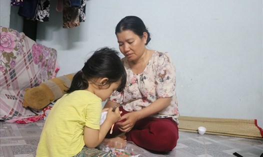 Hành trình đi tìm công lý cho con gái 5 tuổi của chị Thủy rất gian nan.