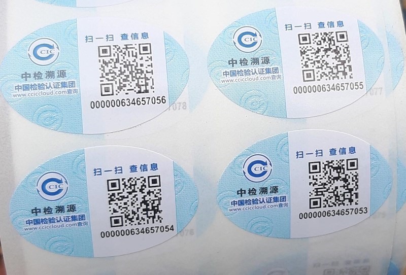 Tem có chữ Trung Quốc dán trên dưa hấu tại Quảng Nam. Ảnh: Theo TN