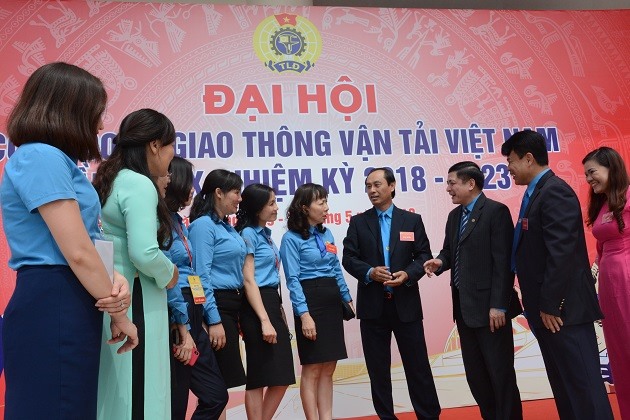 Đồng chí Bùi Văn Cường - Uỷ viên TƯ Đảng, Chủ tịch Tổng LĐLĐVN động viên Cán bộ Công đoàn GTVT Việt Nam. Ảnh: V.L