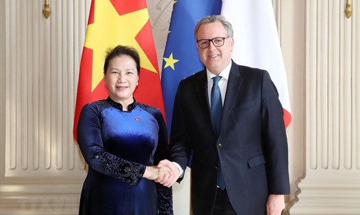 Chủ tịch Quốc hội Nguyễn Thị Kim Ngân và Chủ tịch Hạ viện Pháp Richard Ferrand. Ảnh: TTXVN. 