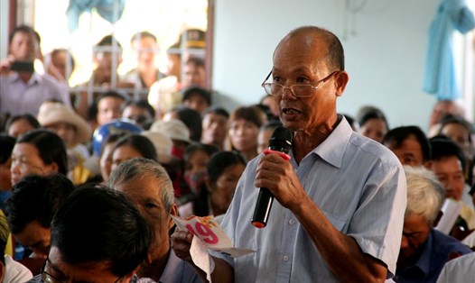 Người dân phản đối Dự án Nhà máy điện mặt trời đầm Trà Ổ tại buổi đối thoại với Phó Chủ tịch UBND tỉnh Bình Định Trần Châu.