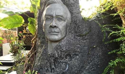 Mộ cố nhạc sĩ Trịnh Công Sơn ở nghĩa trang Gò Dưa