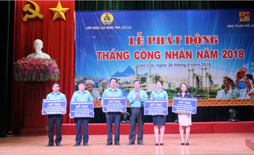 LĐLĐ tỉnh Lào Cai trao nhà Mái ấm Công đoàn cho đoàn viên khó khăn trong Tháng Công nhân 2018.