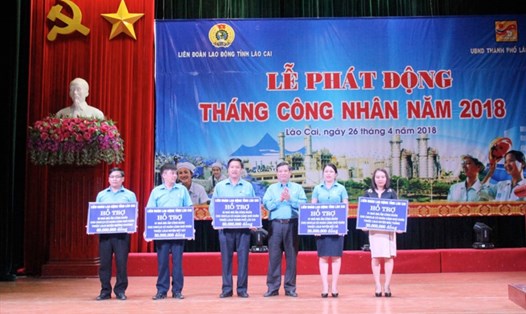 LĐLĐ tỉnh Lào Cai trao nhà Mái ấm Công đoàn cho đoàn viên khó khăn trong Tháng Công nhân 2018.