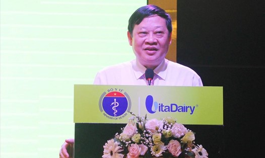 Thứ trưởng Bộ Y tế Nguyễn Viết Tiến phát biểu tại hội thảo