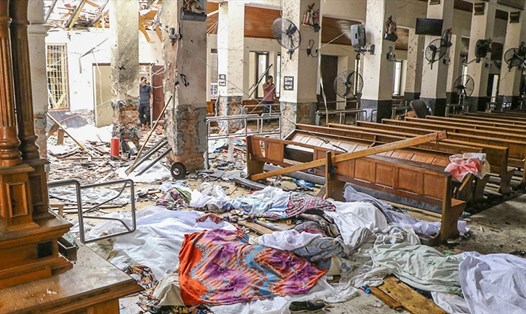 Nhà thờ St. Anthony sau vụ nổ kinh hoàng ngày 21.4. Ảnh: Anadolu