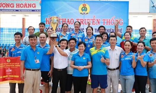 Giải Nhất toàn đoàn được trao cho Cục thuế tỉnh Thừa Thiên - Huế. Ảnh: PĐ.