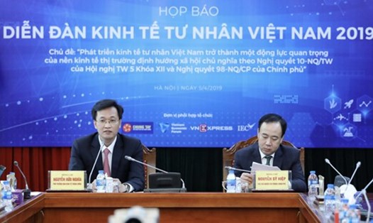 Họp báo Diễn đàn kinh tế tư nhân Việt Nam 2019. Ảnh: VNExpress