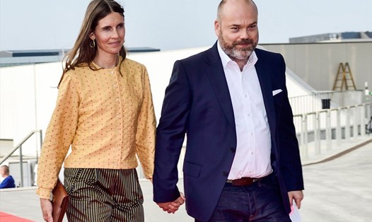 Người giàu nhất Đan Mạch Anders Holch Povlsen và vợ. Ảnh: SCMP. 