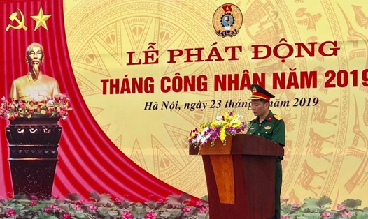 Trung tá Trần Thanh Sơn - Chủ tịch CĐCS Cty cổ phần 26 phát động Tháng Công nhân 2019. Ảnh: H.A  