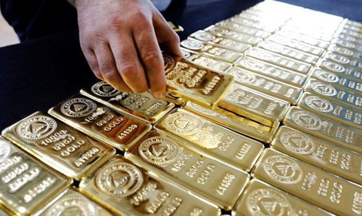 Giá vàng hôm nay 23.4: Vàng miếng giảm mạnh, thế giới vững giá