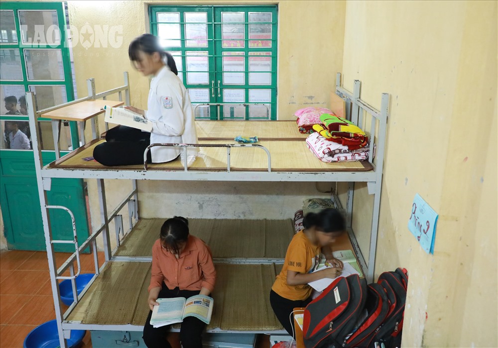 Phòng ở của học sinh bán trú. Ảnh: Hà Phương.
