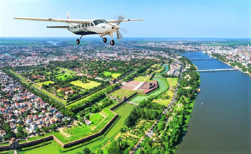 Du khách có cơ hội ngắm cảnh ở miền Trung bằng thủy phi cơ như thế này