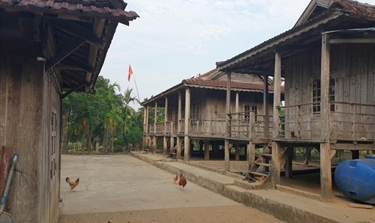 Những ngôi nhà sàn được xây dựng ở trang trại của ông Nguyễn Hồng Thái. Ảnh: Hưng Thơ
