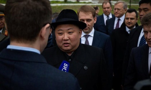 Ông Kim Jong-un trả lời phỏng vấn truyền thông Nga. Ảnh: Hani. 