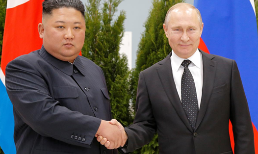 Tổng thống Vladimir Putin và nhà lãnh đạo Kim Jong-un tại hội nghị thượng đỉnh Nga-Triều ngày 25.4. Ảnh: Reuters