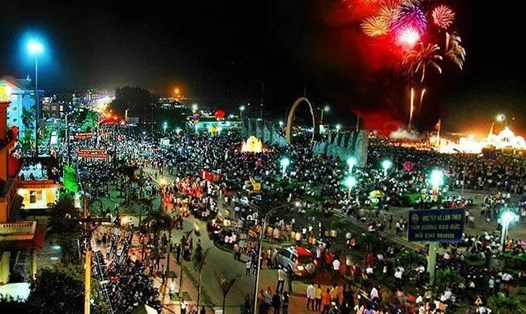 Tối 26.4, thị xã Cửa Lò sẽ tổ chức lễ hội du lịch biển với 80 dàn pháo hoa khủng, dàn ca sỹ nổi tiếng cả nước về hội tụ. Đây là lễ hội trông chờ nhất trong năm của Nghệ An.