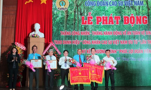 Công đoàn Cao su Việt Nam tổ chức Lễ phát động tháng Công nhân và tuyên dương các đơn vị, người lao động tiêu biểu ngành Cao su.