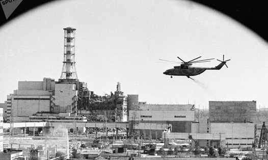 Thảm hoạ nguyên tử Chernobyl xảy ra vào ngày 26.4.1986 khi lò phản ứng số 4 của nhà máy điện nguyên tử Chernobyl ở Pripyat, Ukraina (khi ấy còn là một phần của Liên bang Xô Viết) bị nổ. Ảnh: Sputnik
