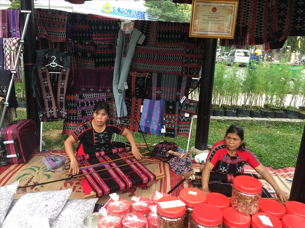 Các nghệ nhân đến từ Hòa Bình, Hà Giang, Ninh Thuận, A Lưới (Huế)... Gây được nhiều sự chú ý cho khách du lịch trong và ngoài nước. 