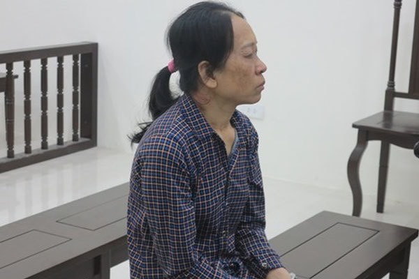 Nguyễn Thị Huế lúc tòa vào nghị án.