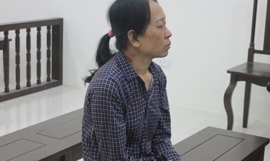 Nguyễn Thị Huế lúc tòa vào nghị án.