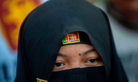 Sri Lanka cấm phụ nữ Hồi giáo đeo khăn, mạng che mặt sau vụ tấn công khủng bố đẫm máu. Ảnh: AFP. 