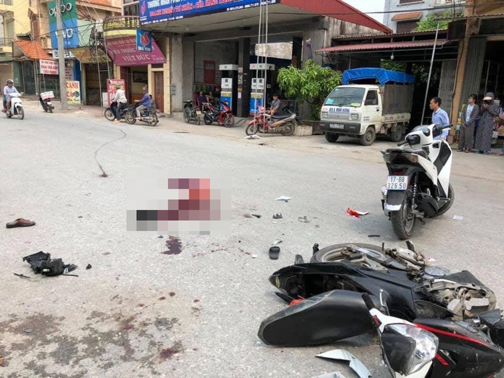 Hiện trường nơi xảy ra vụ tai nạn giao thông khiến 5 người thông vong. Ảnh: NL.