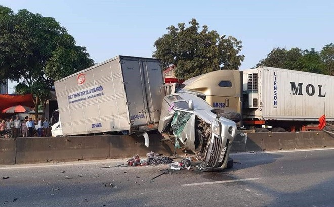 Gần 60 người chết do tai nạn giao thông sau 3 ngày nghỉ lễ. Ảnh: SH.