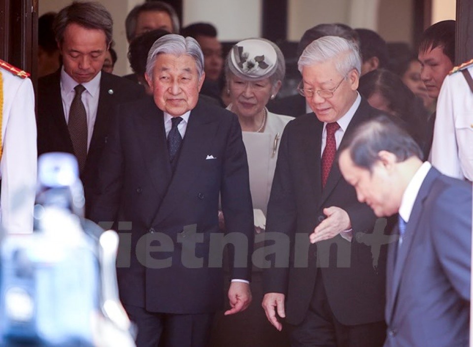 Tổng Bí thư Nguyễn Phú Trọng và Nhật hoàng Akihito trong chuyến thăm Việt Nam của Nhật hoàng và Hoàng hậu năm 2017. Ảnh: TTXVN.