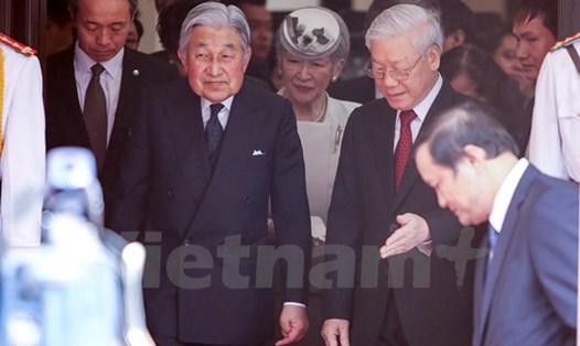 Tổng Bí thư Nguyễn Phú Trọng và Nhật hoàng Akihito trong chuyến thăm Việt Nam của Nhật hoàng và Hoàng hậu năm 2017. Ảnh: TTXVN.