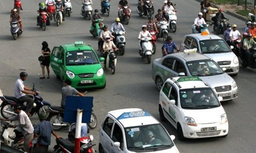 Trên 3.000 taxi các tỉnh chạy chui tại Hà Nội. Ảnh: MH