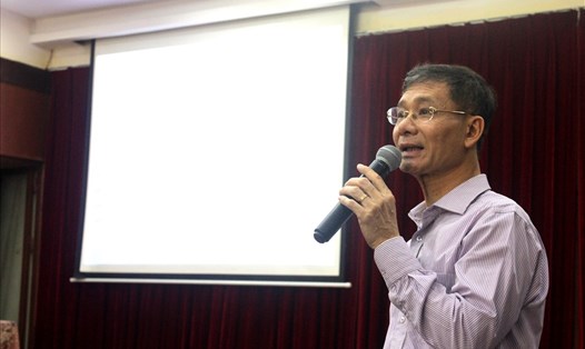 Ông Đào Quang Vinh trình bày báo cáo bản tin cập nhật thị trường lao động. Ảnh PV