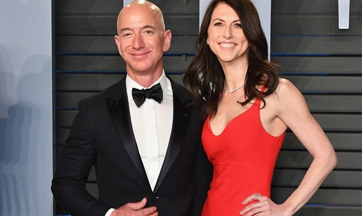 Jeff Bezos và MacKenzie Bezos ký thoả thuận ly hôn hôm 4.4. Ảnh: Billboard